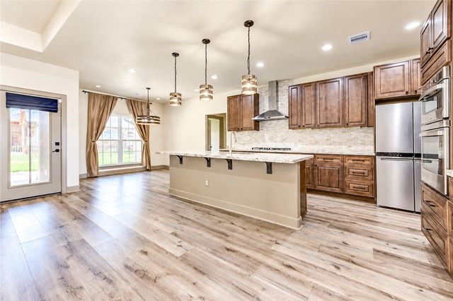 101 Hillsborough Drive W, Montgomery, TX 77356