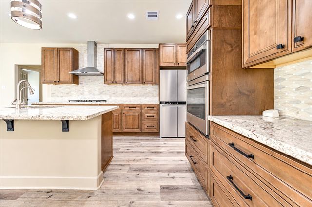 101 Hillsborough Drive W, Montgomery, TX 77356