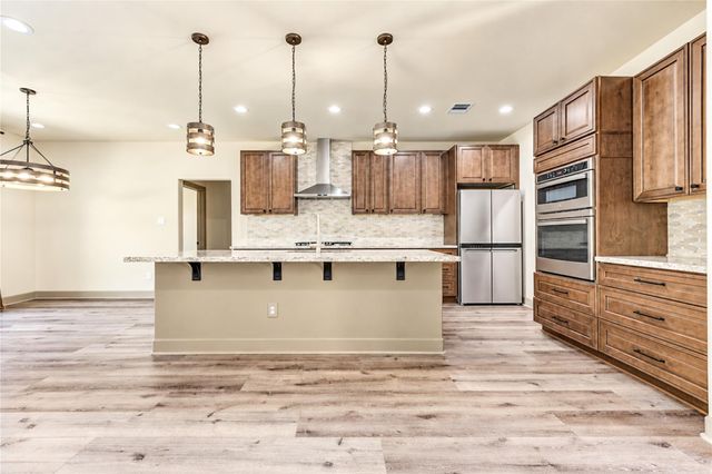 101 Hillsborough Drive W, Montgomery, TX 77356