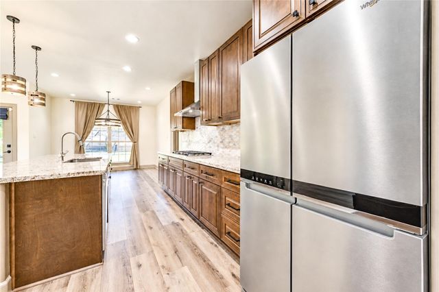 101 Hillsborough Drive W, Montgomery, TX 77356
