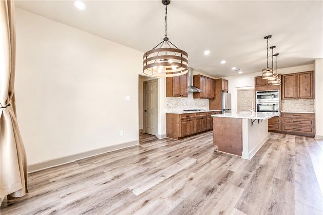 101 Hillsborough Drive W, Montgomery, TX 77356