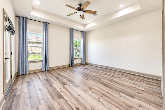 101 Hillsborough Drive W, Montgomery, TX 77356