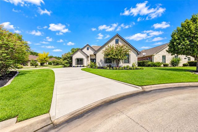 101 Hillsborough Drive W, Montgomery, TX 77356