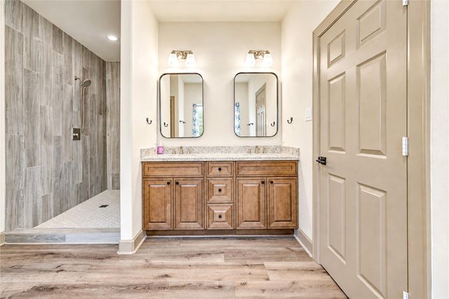 101 Hillsborough Drive W, Montgomery, TX 77356