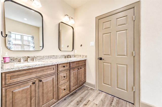 101 Hillsborough Drive W, Montgomery, TX 77356