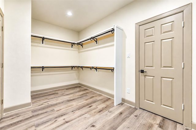 101 Hillsborough Drive W, Montgomery, TX 77356