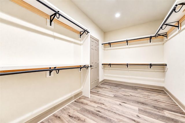 101 Hillsborough Drive W, Montgomery, TX 77356