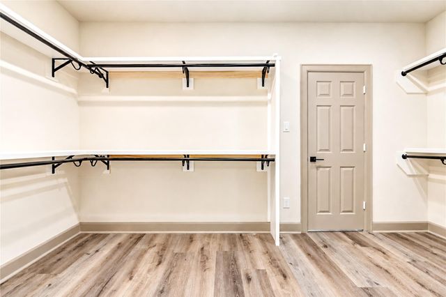 101 Hillsborough Drive W, Montgomery, TX 77356