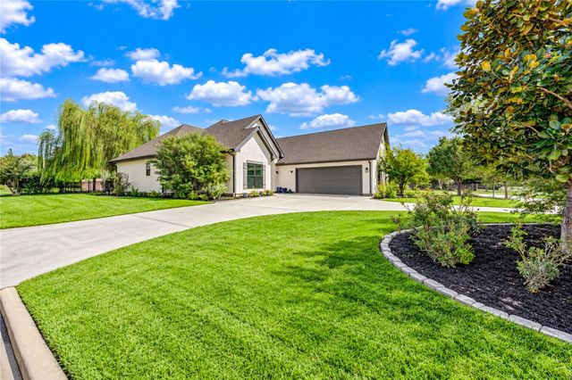 101 Hillsborough Drive W, Montgomery, TX 77356