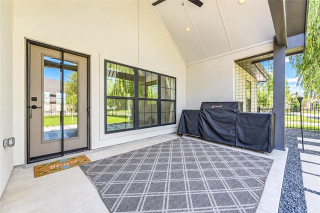 101 Hillsborough Drive W, Montgomery, TX 77356