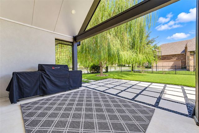 101 Hillsborough Drive W, Montgomery, TX 77356