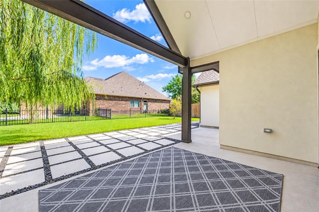 101 Hillsborough Drive W, Montgomery, TX 77356