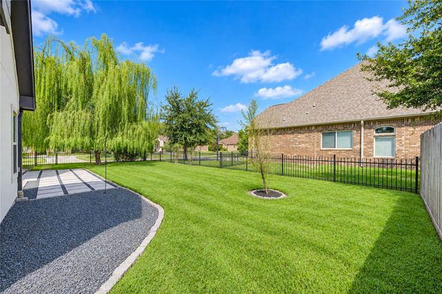101 Hillsborough Drive W, Montgomery, TX 77356