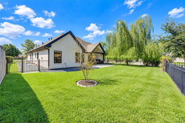 101 Hillsborough Drive W, Montgomery, TX 77356