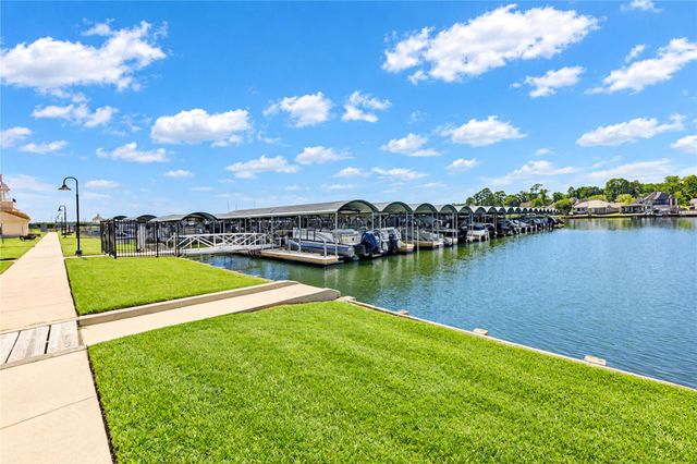 101 Hillsborough Drive W, Montgomery, TX 77356