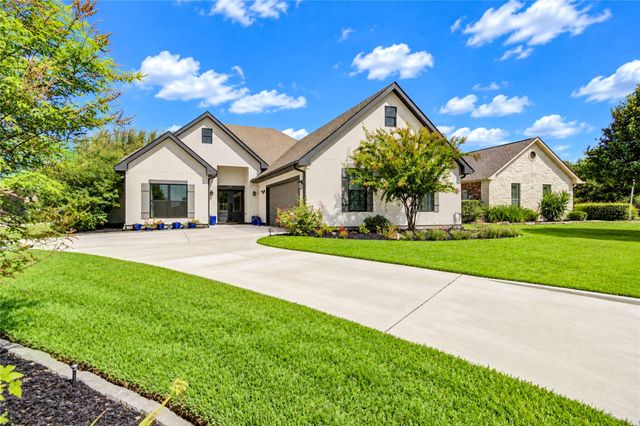 101 Hillsborough Drive W, Montgomery, TX 77356