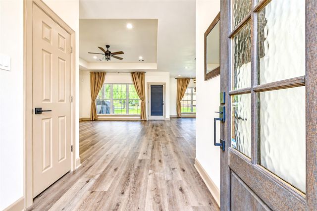 101 Hillsborough Drive W, Montgomery, TX 77356