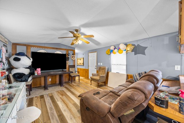 53 Elm Road, Southport, NC 28461