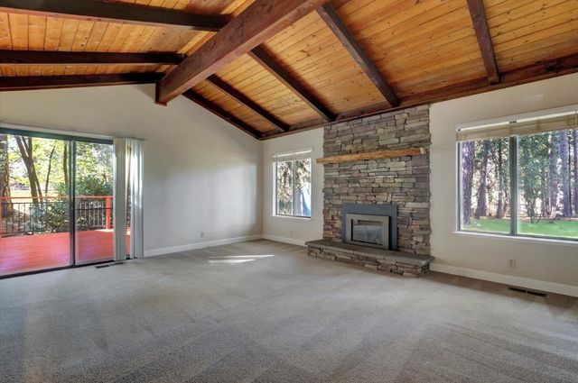 10856 Terrace Pines Ct, Grass Valley, CA 95945