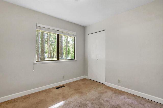 10856 Terrace Pines Ct, Grass Valley, CA 95945