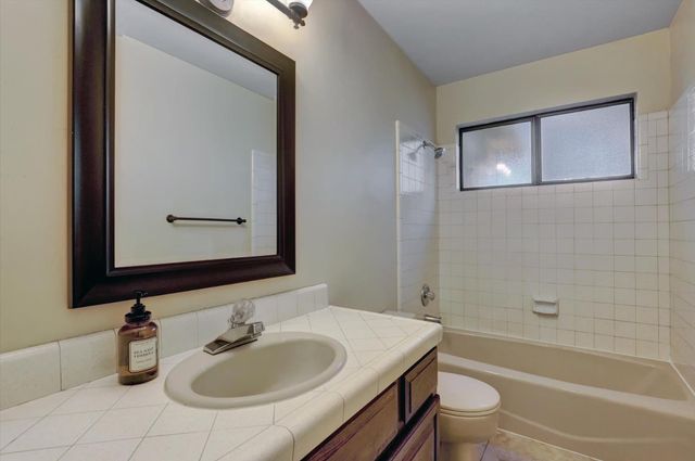 10856 Terrace Pines Ct, Grass Valley, CA 95945