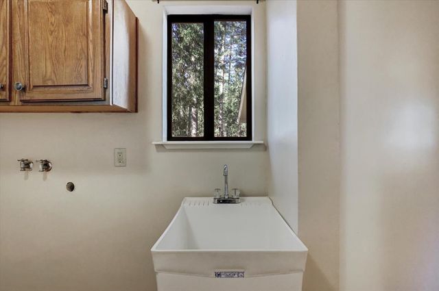 10856 Terrace Pines Ct, Grass Valley, CA 95945