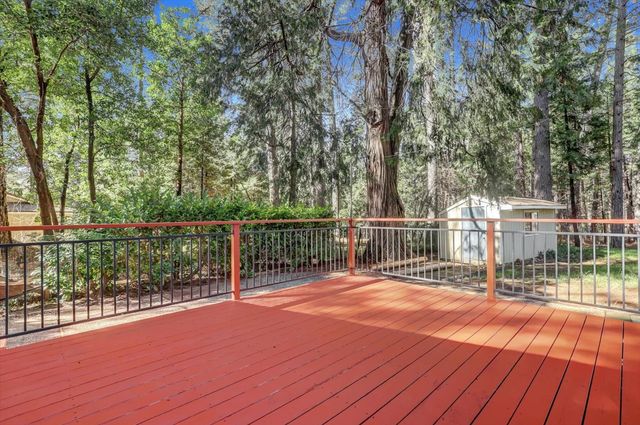 10856 Terrace Pines Ct, Grass Valley, CA 95945