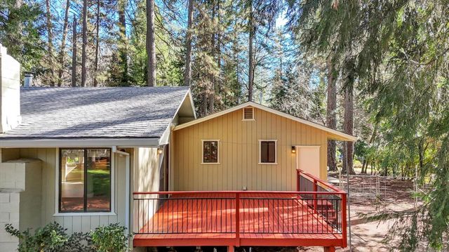 10856 Terrace Pines Ct, Grass Valley, CA 95945
