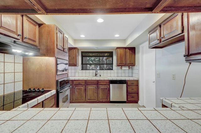 10856 Terrace Pines Ct, Grass Valley, CA 95945