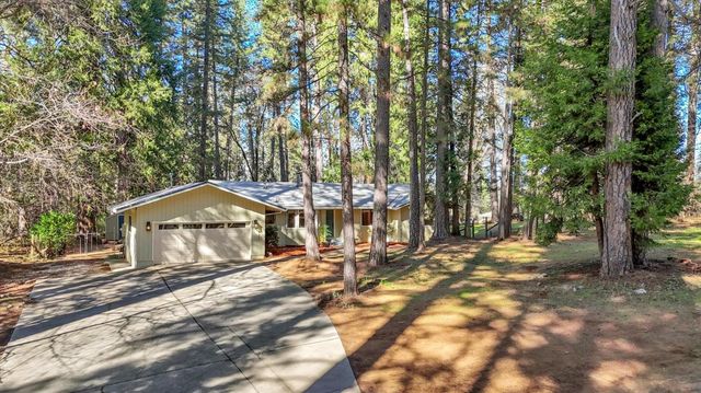 10856 Terrace Pines Ct, Grass Valley, CA 95945