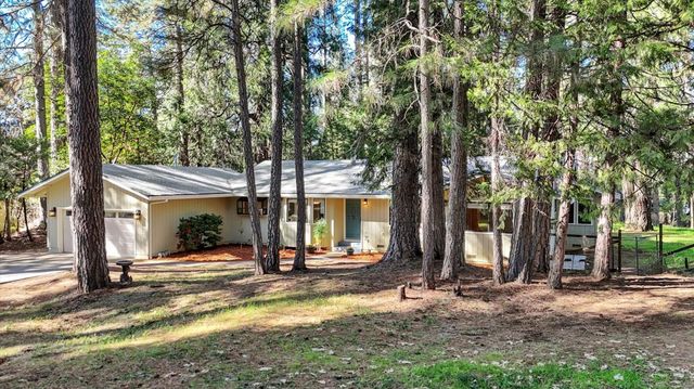 10856 Terrace Pines Ct, Grass Valley, CA 95945
