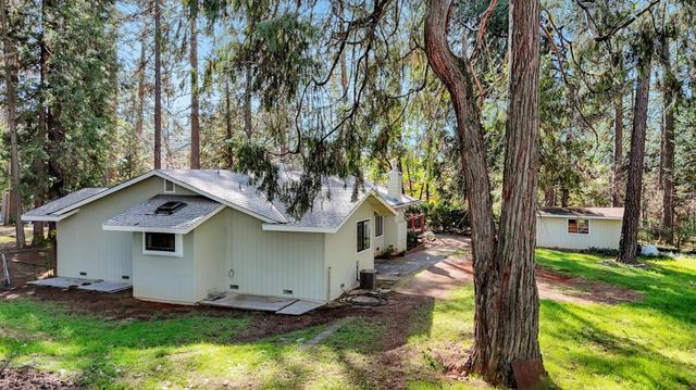 10856 Terrace Pines Ct, Grass Valley, CA 95945