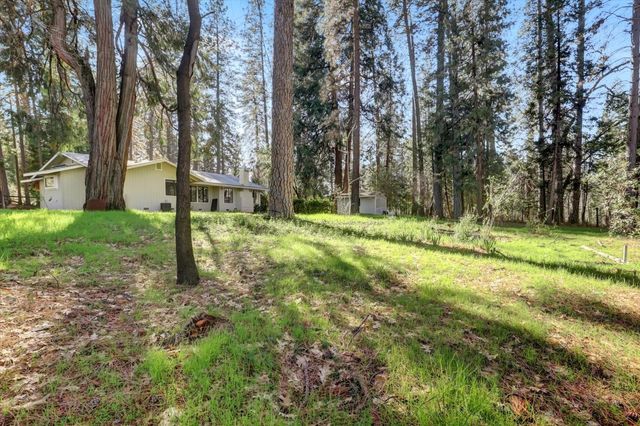 10856 Terrace Pines Ct, Grass Valley, CA 95945