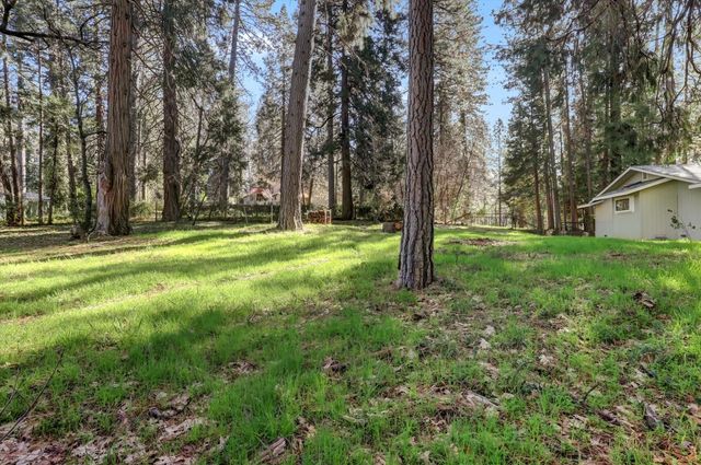 10856 Terrace Pines Ct, Grass Valley, CA 95945
