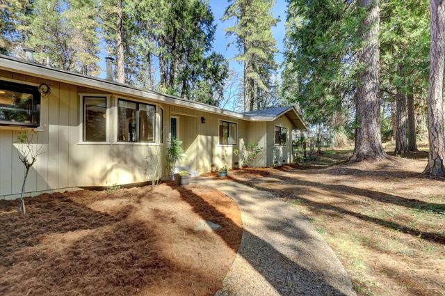 10856 Terrace Pines Ct, Grass Valley, CA 95945