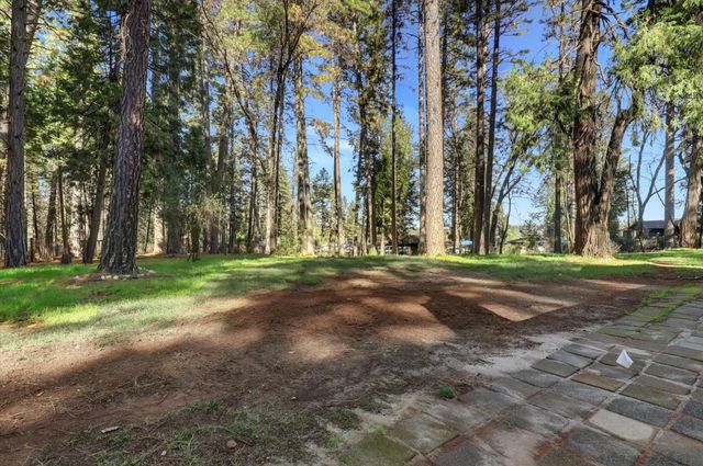 10856 Terrace Pines Ct, Grass Valley, CA 95945