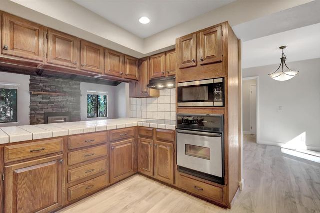 10856 Terrace Pines Ct, Grass Valley, CA 95945