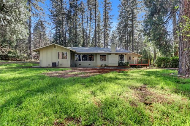 10856 Terrace Pines Ct, Grass Valley, CA 95945