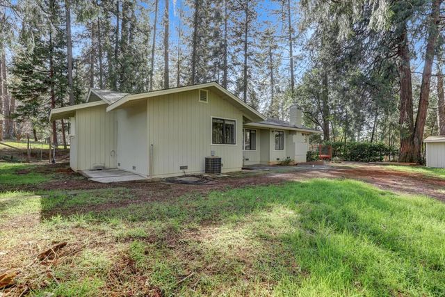 10856 Terrace Pines Ct, Grass Valley, CA 95945