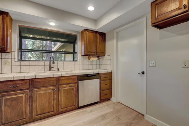 10856 Terrace Pines Ct, Grass Valley, CA 95945