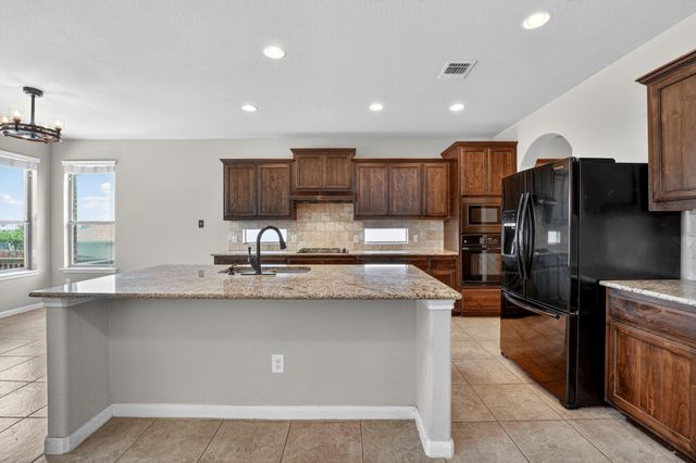 21721 Agarito LN, Spicewood, TX 78669