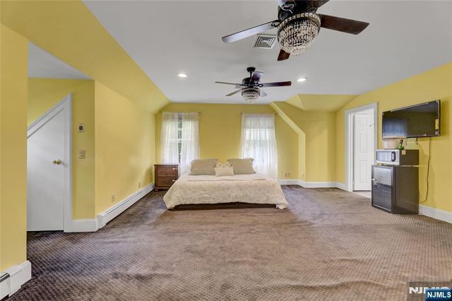 11 Clyde Court, Bergenfield, NJ 07621