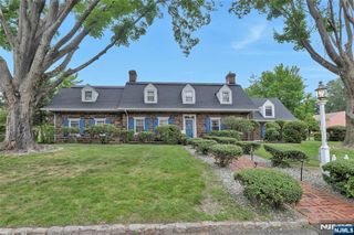 11 Clyde Court, Bergenfield, NJ 07621