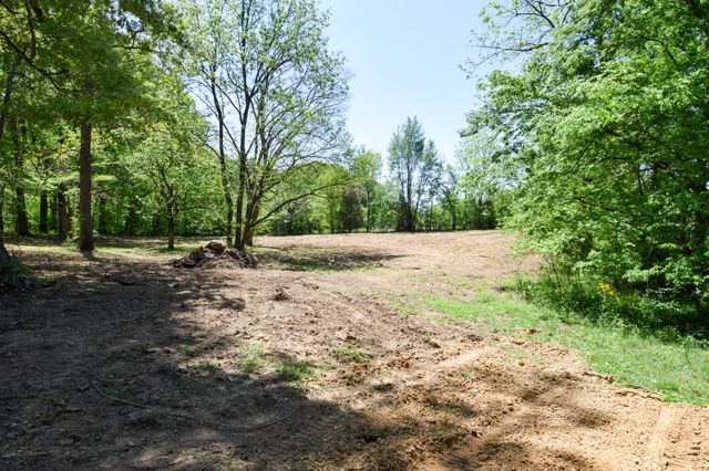 430 South Rd, Cottontown, TN 37048