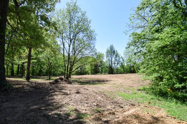 430 South Rd, Cottontown, TN 37048