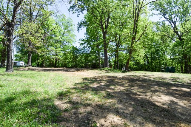 430 South Rd, Cottontown, TN 37048