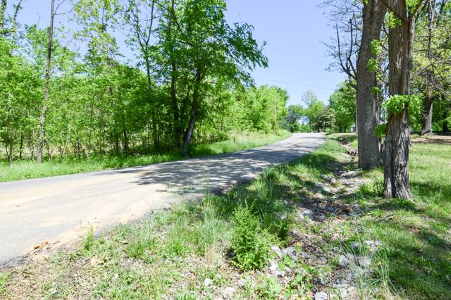 430 South Rd, Cottontown, TN 37048