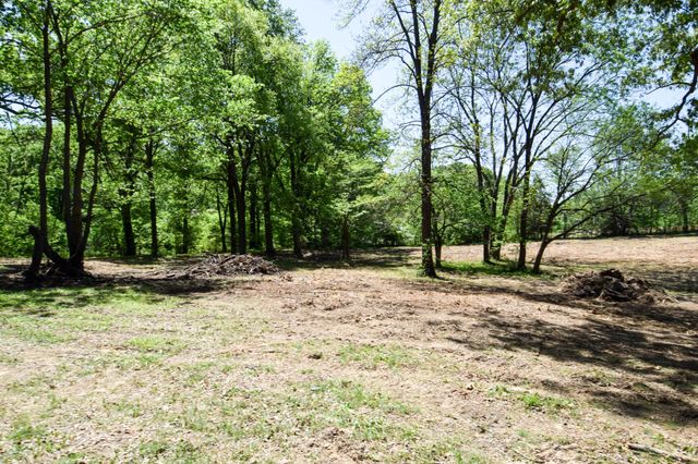 430 South Rd, Cottontown, TN 37048