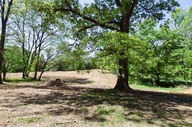 430 South Rd, Cottontown, TN 37048