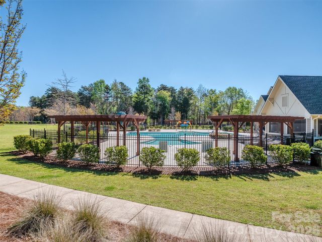 10433 Honeyfur Court, Charlotte, NC 28278
